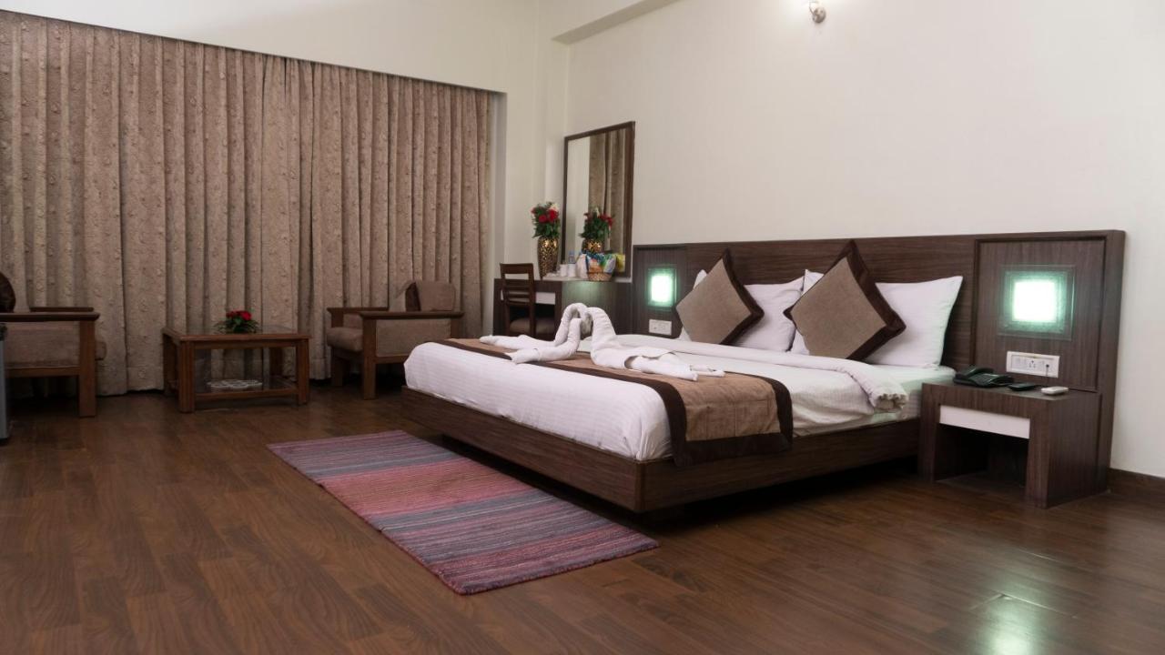 Hotel Mg Regency Baddi Zewnętrze zdjęcie